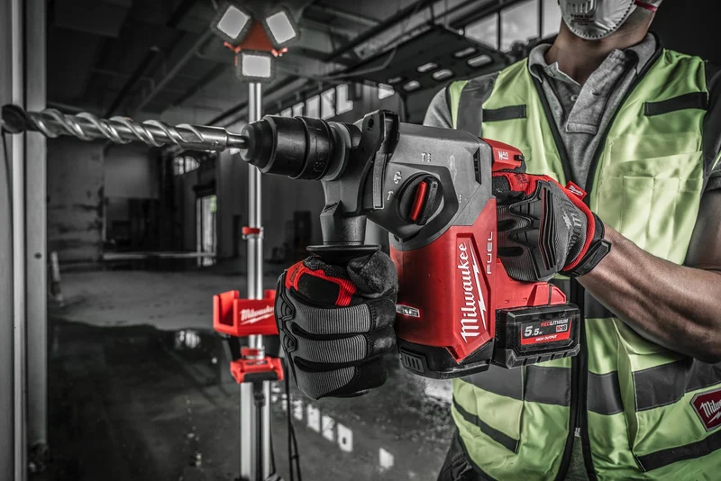 Milwaukee Akku-Kombihammer M18 FHX-552X (SDS plus, Schlagenergie: 2,5 J, Optimiertes Hammerbohren: 6 - 20 mm, mit 2 x 5,5 Ah Akku in HD Box)