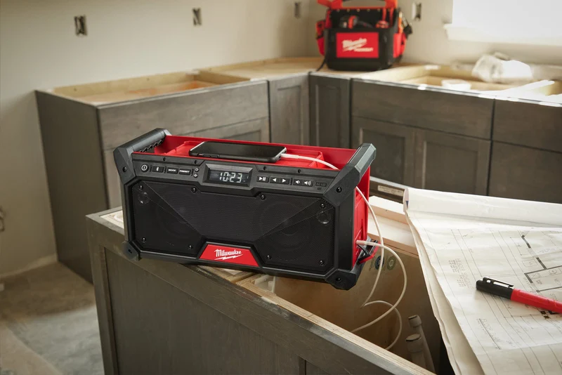 Milwaukee Akku-Baustellenradio M18 RADDAB+G2-0 (DAB+ / FM-Empfänger, Bluetooth®-Empfang bis 30 m, Akku- & Kabelbetrieb, USB-C, ohne Akku)
