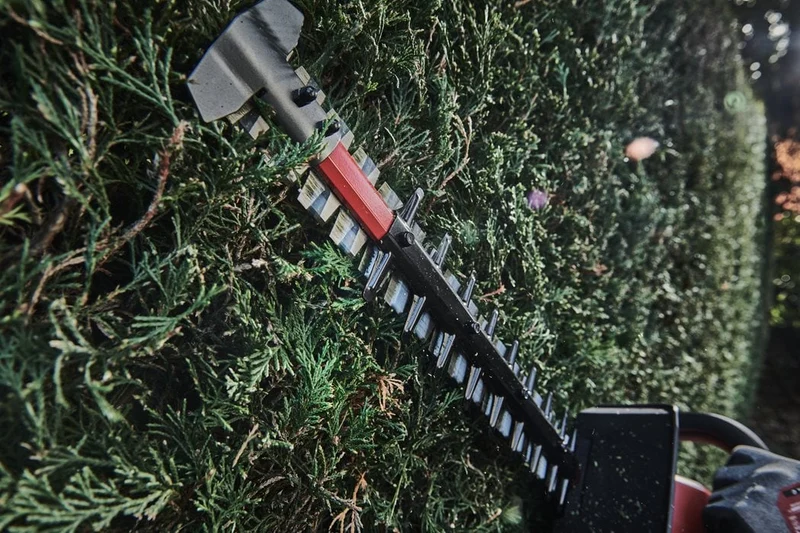Milwaukee M18 FHET60-0 FUEL Akku-Heckenschere 60 cm Messer ohne Akku/Lader