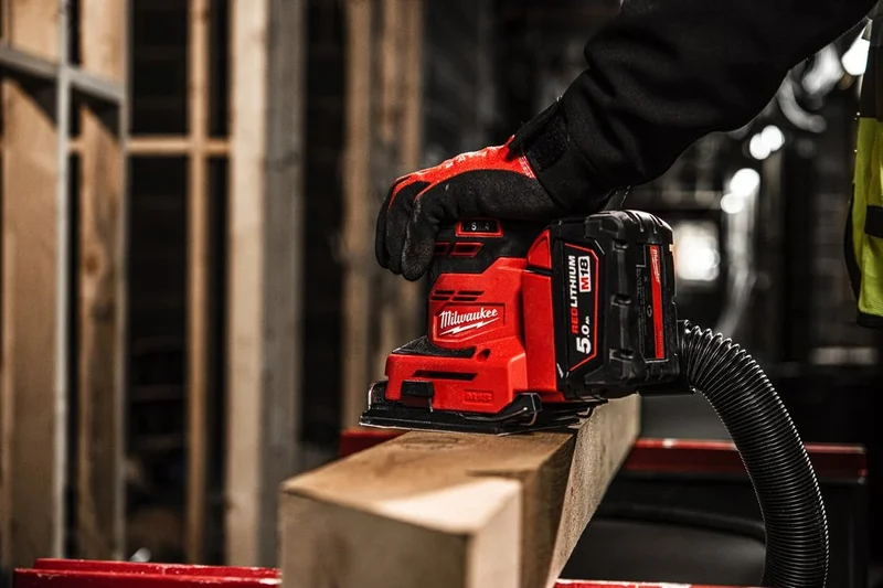 Milwaukee M18 BQSS-0 Akku-Exzenterschleifer ohne Akku/Lader im Karton