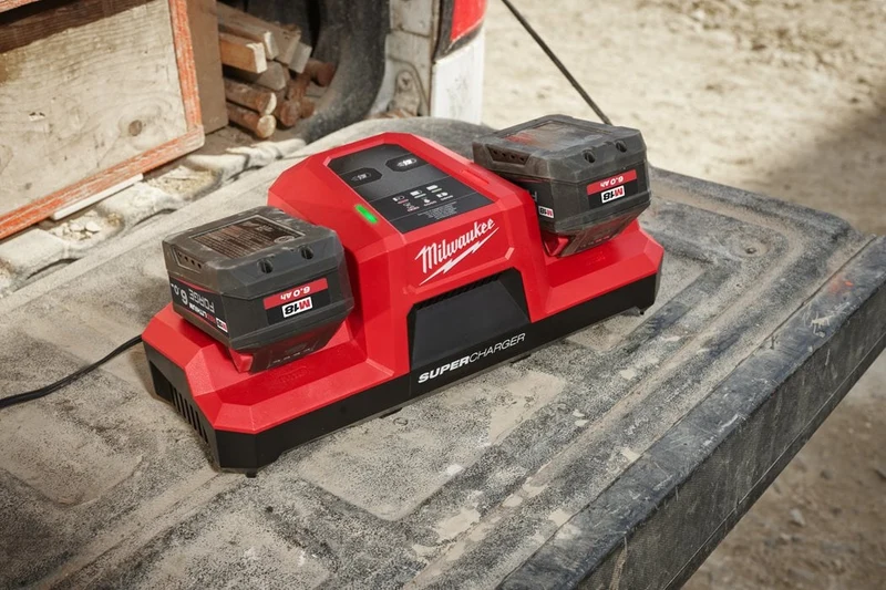 Milwaukee M18 DBSC Zweifach-Simultan-Schnellladegerät 18 A Ladestrom