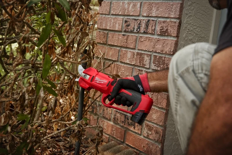 Milwaukee M12™ Akku-Astschere M12BLPRS-0
