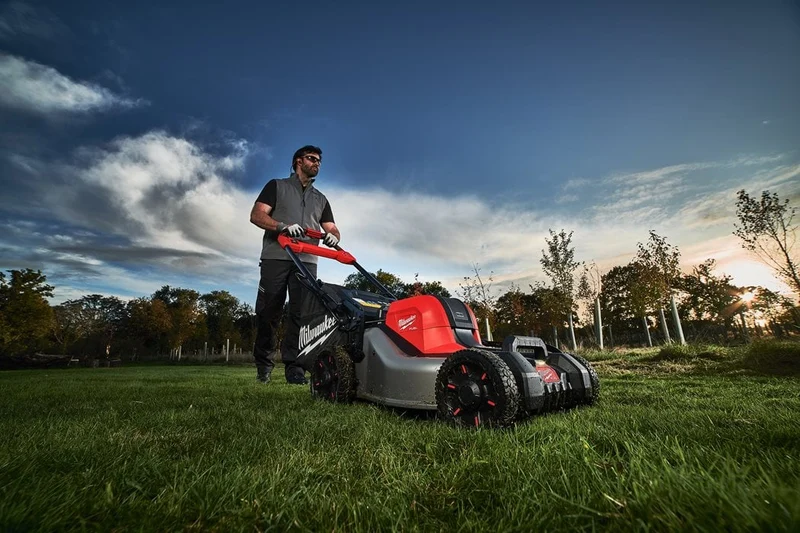 Milwaukee M18 FUEL™ Akku-Rasenmäher M18F2LM46-0