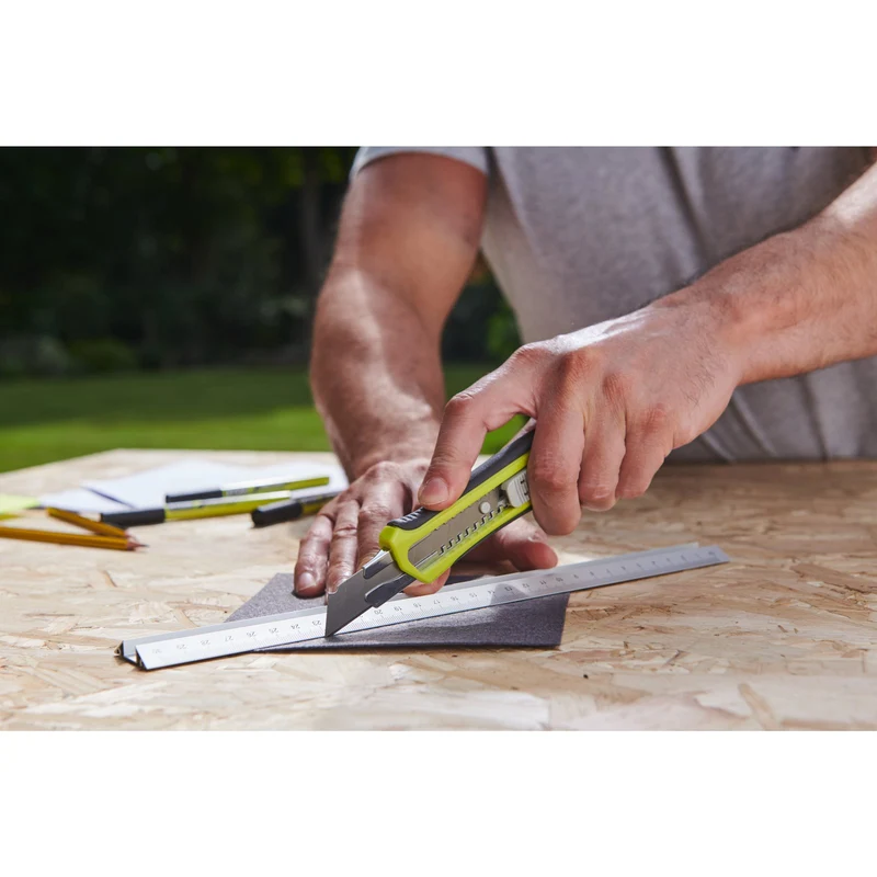 RYOBI Cuttermesser 2K, 18 mm einziehbare Klinge aus Karbonstahl (RSK18, Ergonomisches Design, Klingenverriegelung)