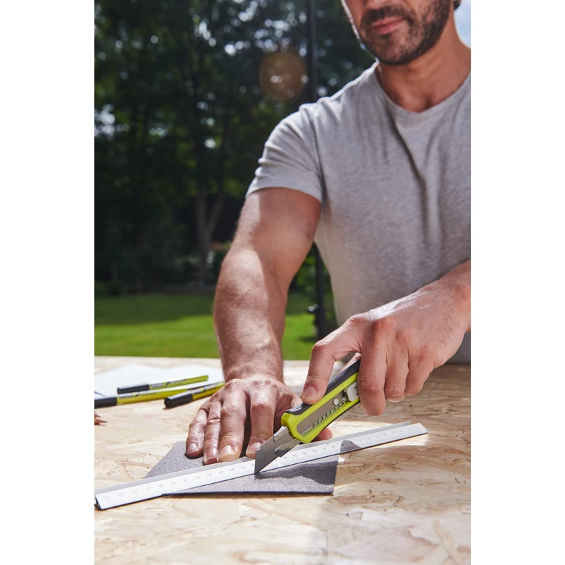 RYOBI Cuttermesser 2K, 18 mm einziehbare Klinge aus Karbonstahl (RSK18, Ergonomisches Design, Klingenverriegelung)
