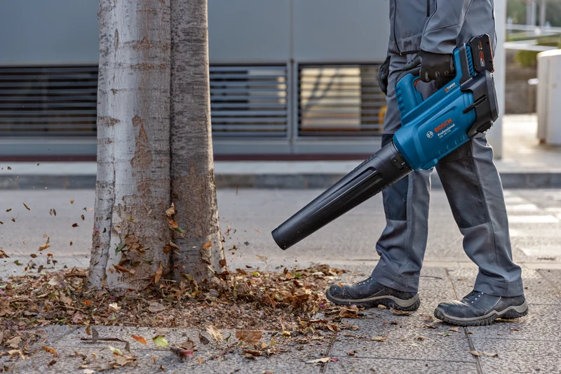 Bosch Akku-Gebläse GBL 18V-750 (Volumenstrom: 780 m³/h, Luftgeschwindigkeit: 198 km/h, Solo)