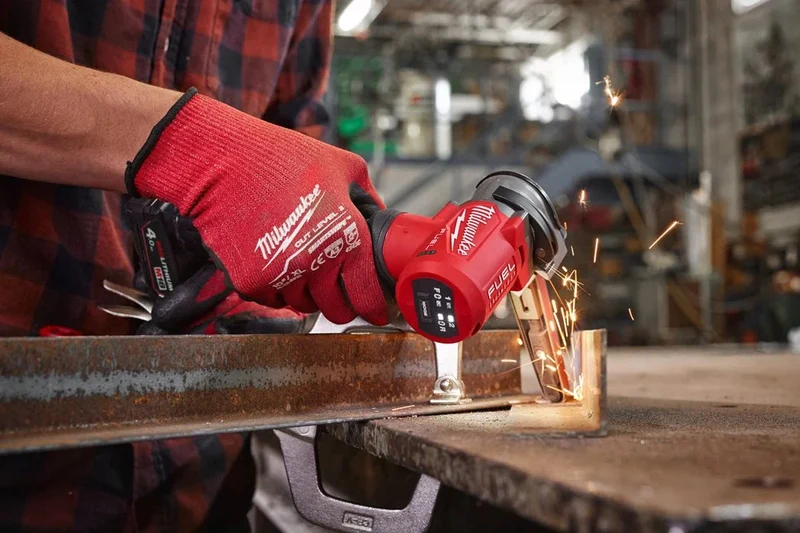 Milwaukee M12FBFL13-402B FUEL Akku-Bandfeile (13mm, mit Akku/Lader in Tasche)