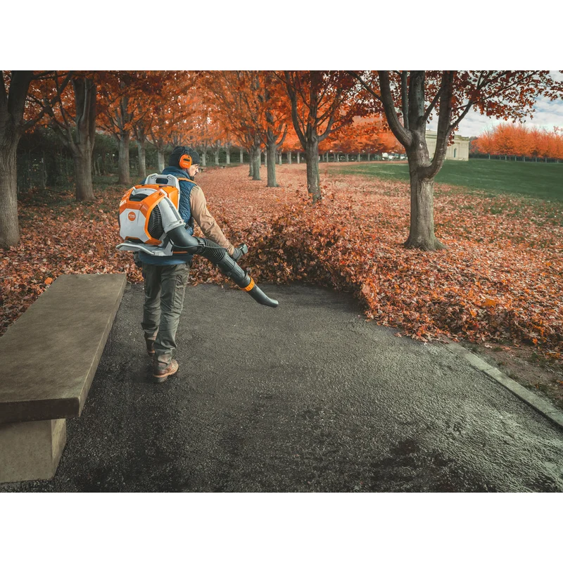 Stihl Akku-Blasgerät BRA 600 B / ohne Akku und Ladegerät