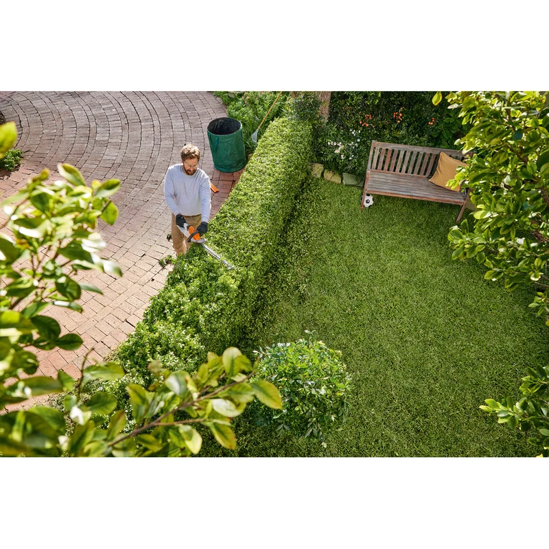 Stihl Akku-Heckenschere HSA 40 / mit 2 Akkus und Ladegerät