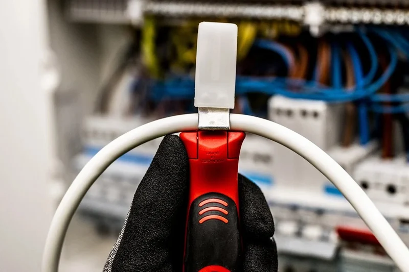 Milwaukee Für 4 - 28 mm Rundkabel Abmantelungswerkzeug mit Schleppklinge