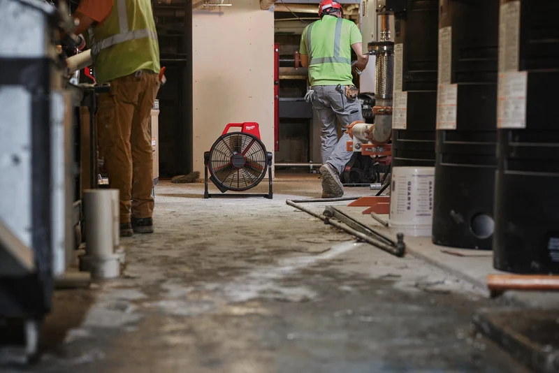 Milwaukee M18 ARFHP-0 Akku-Hybrid-Ventilator (Luftstrom: 5.775 m³/h, Kabel & Akku kompatibel, bis 9 h Laufzeit mit 5 Ah, ohne Akku)