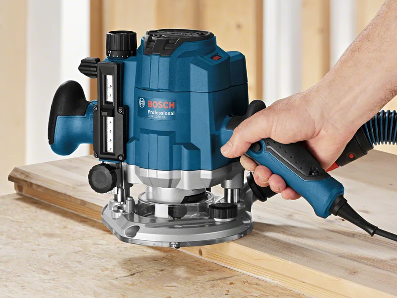 Bosch Professional GOF 1250 CE in L-BOXX