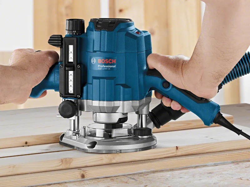 Bosch Professional GOF 1250 CE in L-BOXX