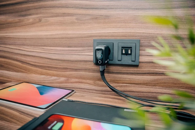 Verbatim Ladeadapter, Mini GaN mit Display, 65W, schwarz 1x USB-A QC, 2x USB-C PD3.0, Retail