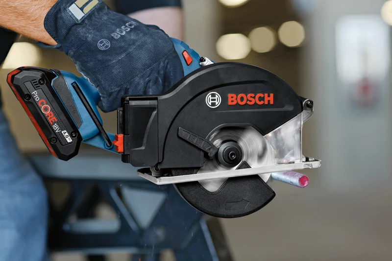 Bosch Akku-Kreissäge GKM 18V-50, 2 x Akku GBA 18V 5.0Ah