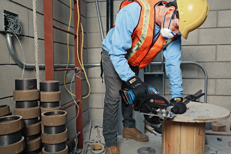 Bosch Akku-Kreissäge GKM 18V-50, 2 x Akku GBA 18V 5.0Ah