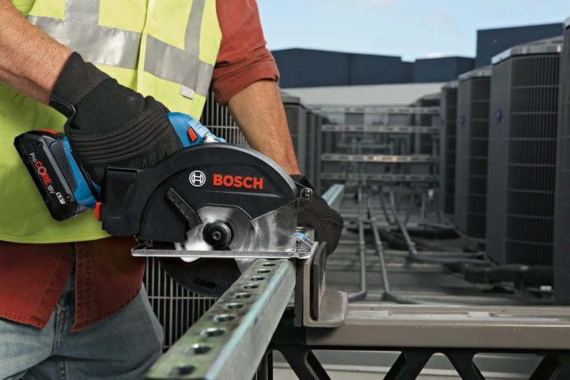 Bosch Akku-Kreissäge GKM 18V-50, 2 x Akku GBA 18V 5.0Ah