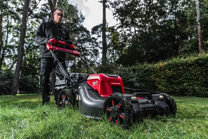 Milwaukee FUEL™ Akku-Rasenmäher M18F2LM53-0