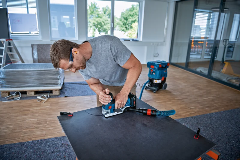 Bosch Professional GST 18V-155 SC Akku-Stichsäge ohne Akku/Lader in L-BOXX