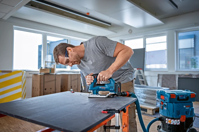 Bosch Professional GST 18V-155 BC Akku-Stichsäge mit Bügelgriff ohne Akku/Lader in L-Boxx 136