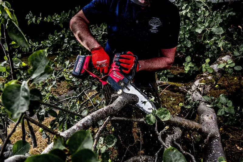 Milwaukee M18 FUEL™ Akku-Astsäge M18FHS20-0
