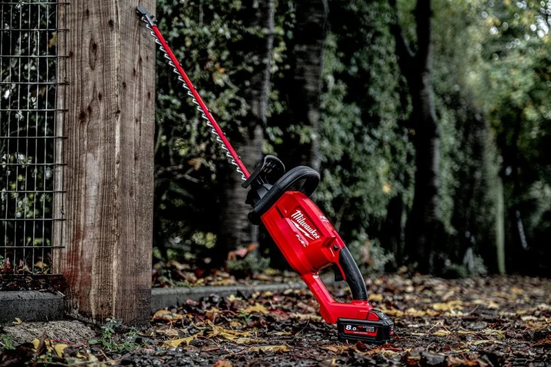 Milwaukee FUEL™ Akku-Heckenschere M18CHT-0