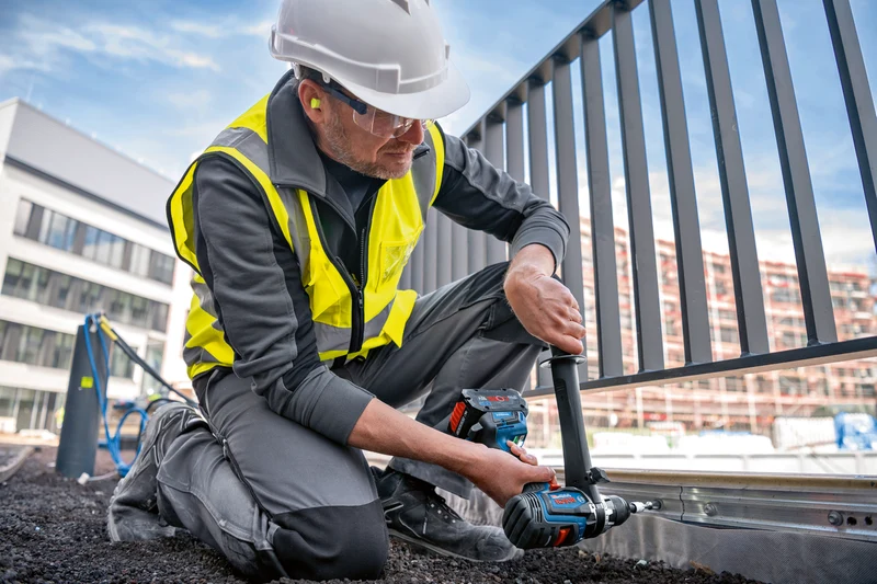 Bosch Professional GSB 18V-150 C Akku-Schlagbohrschrauber mit 150 Nm ohne Akku/Lader in L-Boxx 136