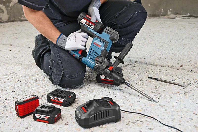 Bosch Professional 36 V Akku Starter Set 2x 36V 6.0 Ah Akku + GAL 3680 CV