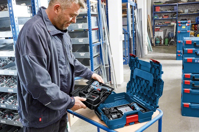 Bosch PRO Werkzeugkoffer L-BOXX 136 (Außen: 360 x 444 x 151 mm, Innen: 302 x 386 x 114 mm, Größe 2, ohne Einlage)
