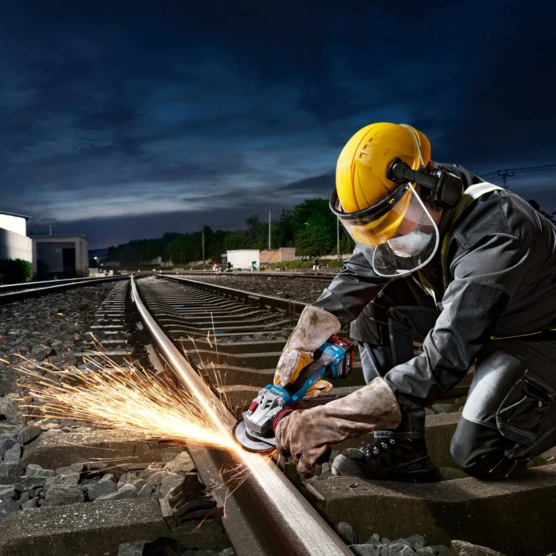 Bosch GWS 18V-11 Professional Akku Winkelschleifer 18 V 125 mm Brushless + 1x ProCORE Akku 5,5 Ah + L-Boxx - ohne Ladegerät
