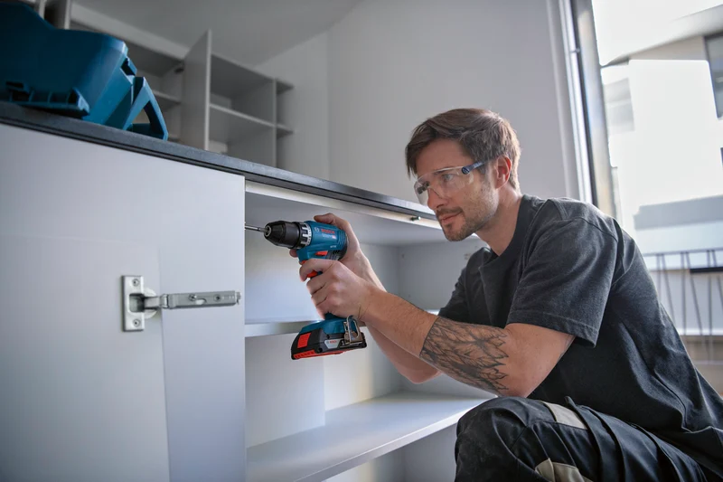 Bosch Professional GSR 18V-45 Akku-Bohrschrauber (13 mm Bohrfutter, 45 Nm Drehmoment, Solo, in L-BOXX 136)