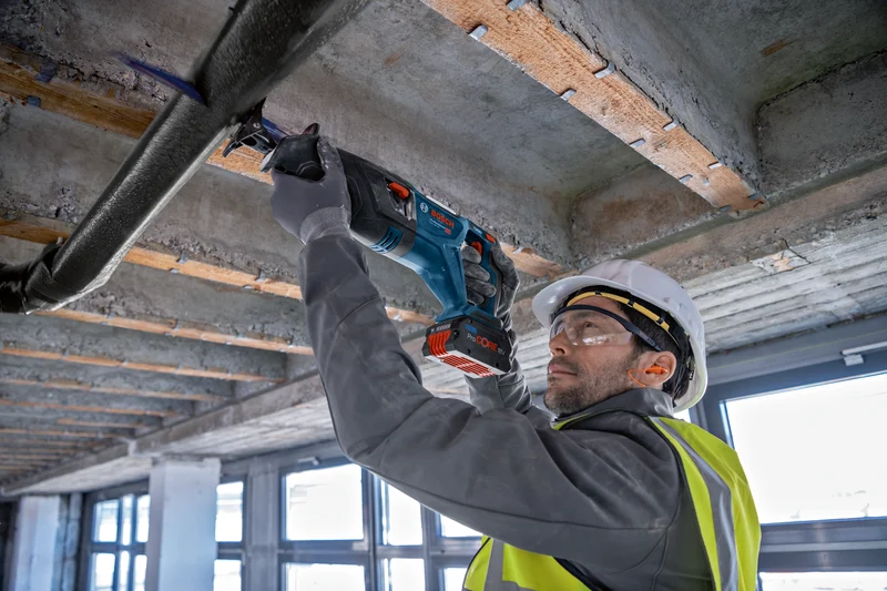 Bosch Professional GSA 18V-28 Akku-Säbelsäge BITURBO ohne Akku/Lader (L-BOXX 238 mit Säbelsägeblatt)