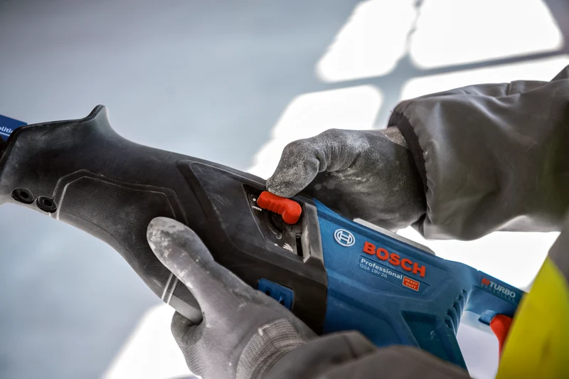 Bosch Professional GSA 18V-28 Akku-Säbelsäge BITURBO ohne Akku/Lader (L-BOXX 238 mit Säbelsägeblatt)
