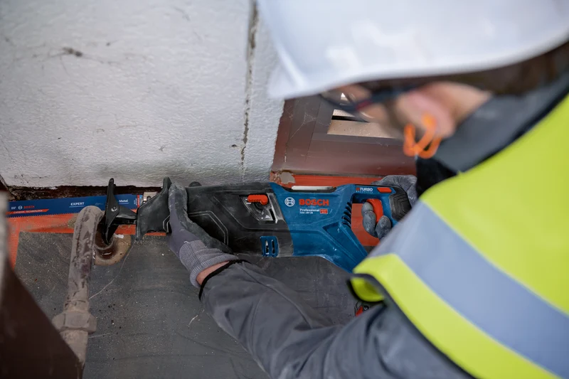 Bosch Professional GSA 18V-28 Akku-Säbelsäge BITURBO ohne Akku/Lader (L-BOXX 238 mit Säbelsägeblatt)
