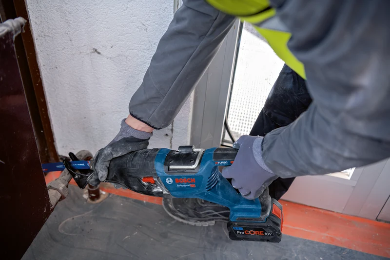 Bosch Professional GSA 18V-28 Akku-Säbelsäge BITURBO ohne Akku/Lader (L-BOXX 238 mit Säbelsägeblatt)