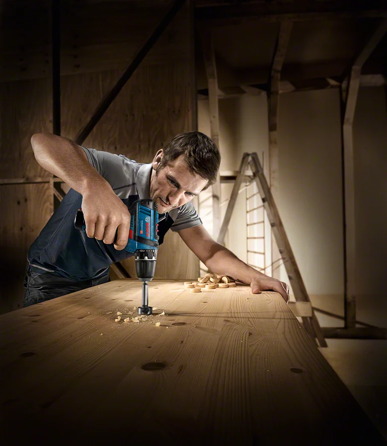 Bosch Professional GSR 12V-15 Akku-Bohrschrauber mit 2 x 2.0 Ah Akku in Tasche