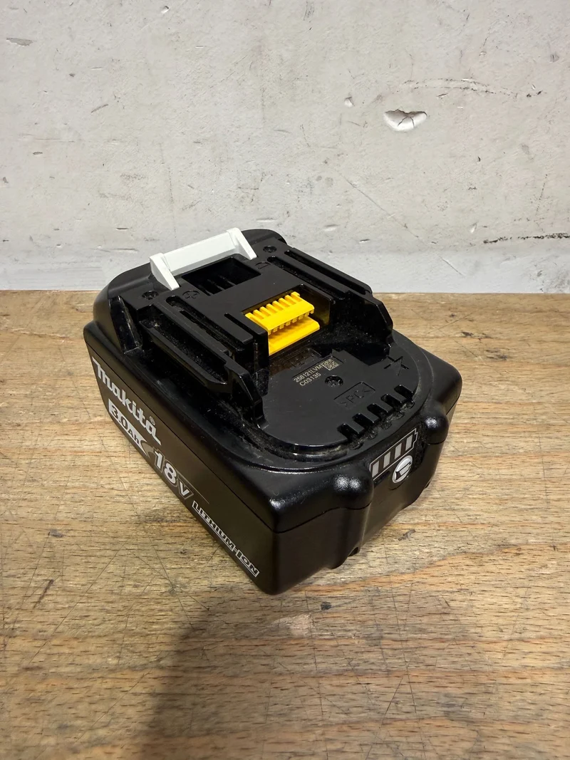 Makita BL 1830 B Li-Ion Akku 18 V 3,0 Ah / 3000 mAh ( 197599-5 ) mit LED Anzeige - original, kein Nachbau - Gebraucht