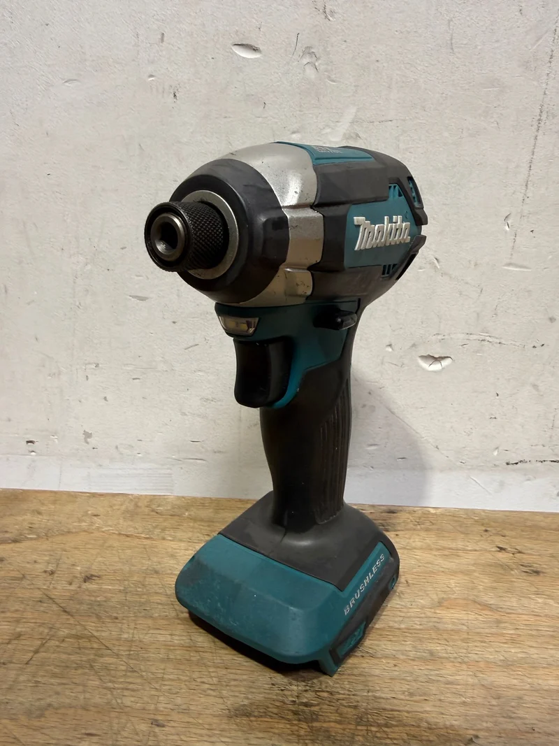 Makita DTD 153 Z Akku Schlagschrauber 18 V 170 Nm 1/4" Brushless Solo - ohne Akku, ohne Ladegerät - Gebraucht