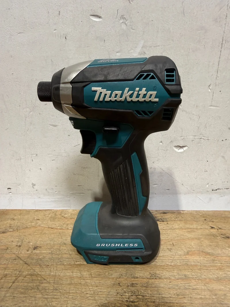 Makita DTD 153 Z Akku Schlagschrauber 18 V 170 Nm 1/4" Brushless Solo - ohne Akku, ohne Ladegerät - Gebraucht