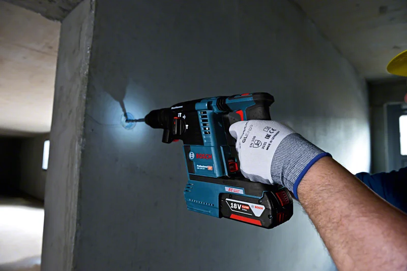 Bosch Professional GBH 18V-26F Akku-Bohrhammer SDS plus 2.6 Joule mit 2x 6.0 Ah Akku und Lader in L-Boxx 136