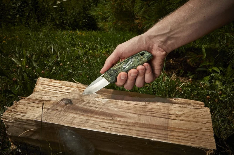 Milwaukee Fastback Camouflage Arbeitsklappmesser mit Edelstahlklinge