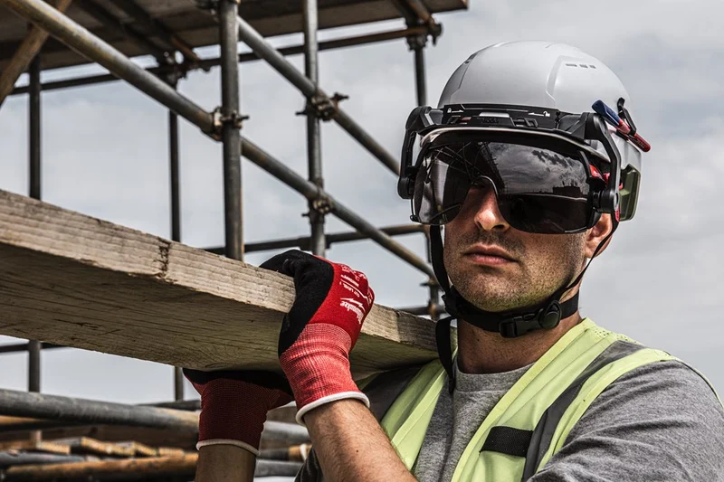 Milwaukee BOLT 200 Industriekletterhelm belüftet/unbelüftet in verschiedenen Farben