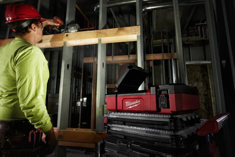 Milwaukee M12 POAL-0 Packout-Akku-Leuchte 1400 Lumen ohne Akku/Lader (4933480473)