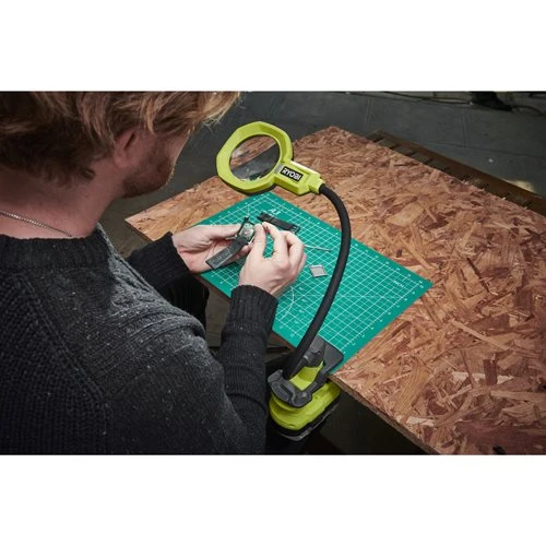 RYOBI RML18-0 Akku-LED-Lupenleuchte ohne Akku/Lader im Karton