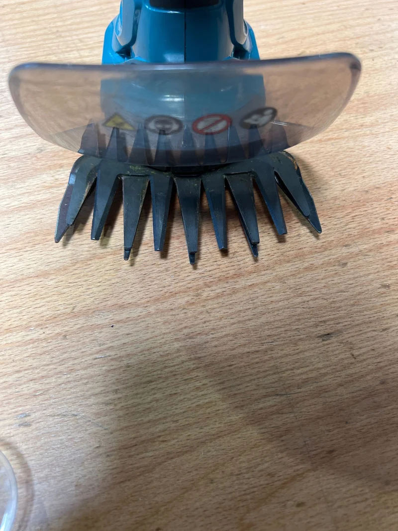 Makita DUM 111 ZX Akku Grasschere Strauchschere 18 V 11 cm Solo - ohne Akku, ohne Ladegerät - Reparaturgerät