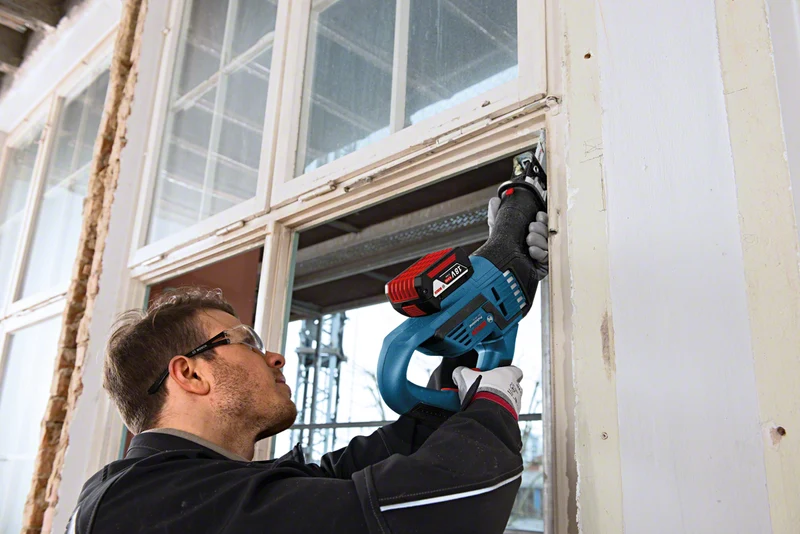 Bosch Professional GSA 18V-32 Akku-Säbelsäge ohne Akku/Lader