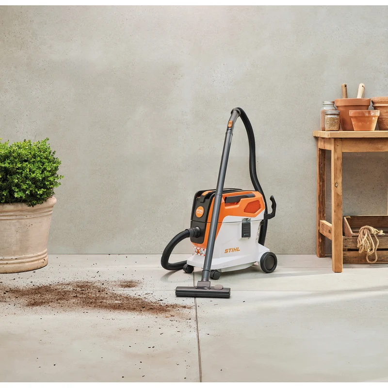 Stihl Akku-Nass- und Trockensauger SEA 60 L / mit AK 20 und Ladegerät AL 101