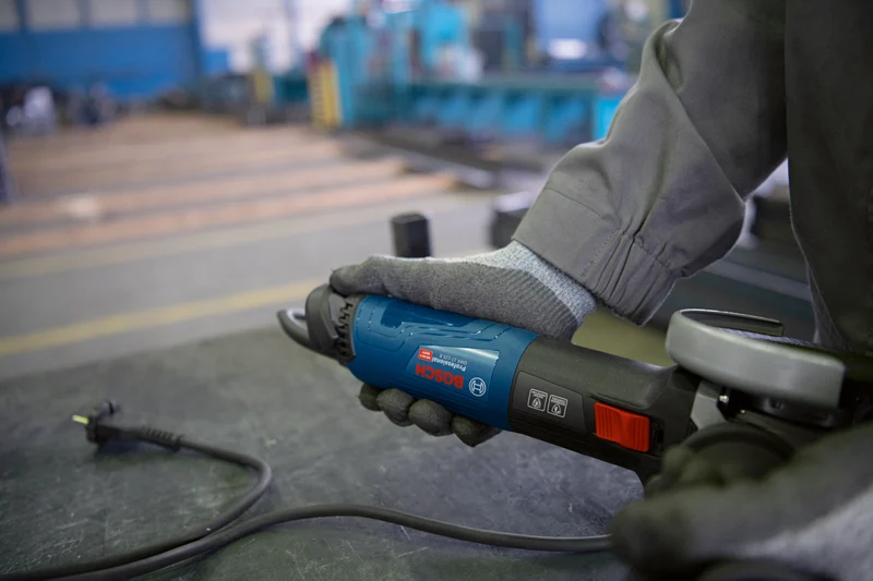 Bosch Professional GWS 17-125 Winkelschleifer (1700 W, 125 mm im Karton)