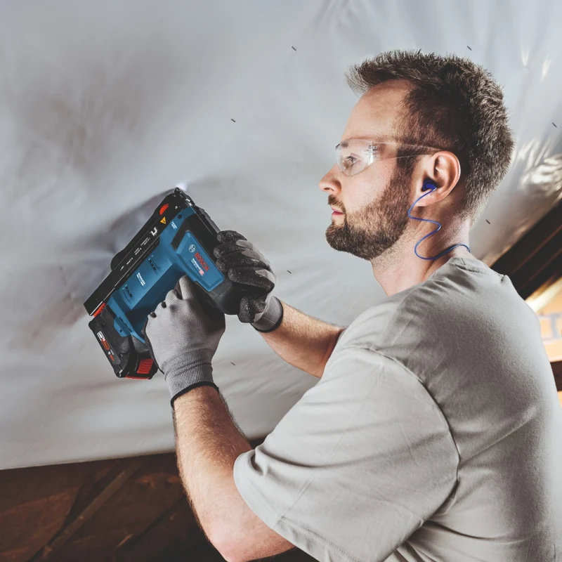 Bosch GTH 18V-14 Akku Holzklammerer 18 V 10,6 x 6 - 14 mm Brushless + 1x Akku 2,0 Ah - ohne Ladegerät
