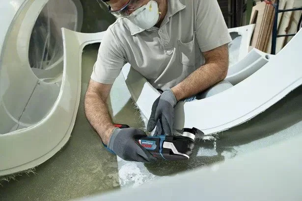 Bosch Professional GOP 18V-28 Akku-Multi-Cutter 2 x 5.0 Ah und Lader und Zubehör in L-Boxx 136